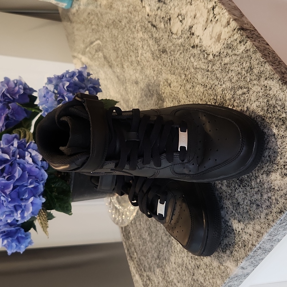 NIKE AIR FORCE SNEAKER